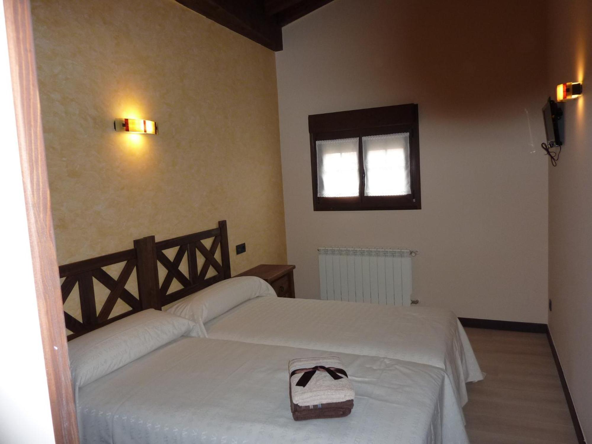 La Cerca De Dona Jimena Guest House Modubar de San Cibrian Exterior photo