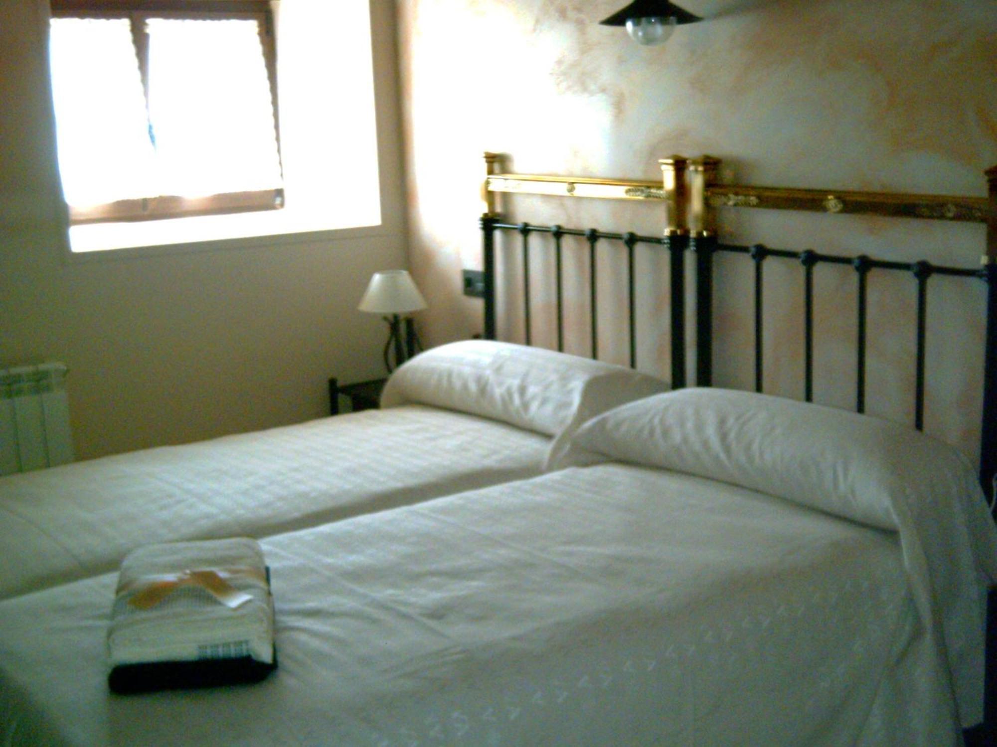 La Cerca De Dona Jimena Guest House Modubar de San Cibrian Exterior photo